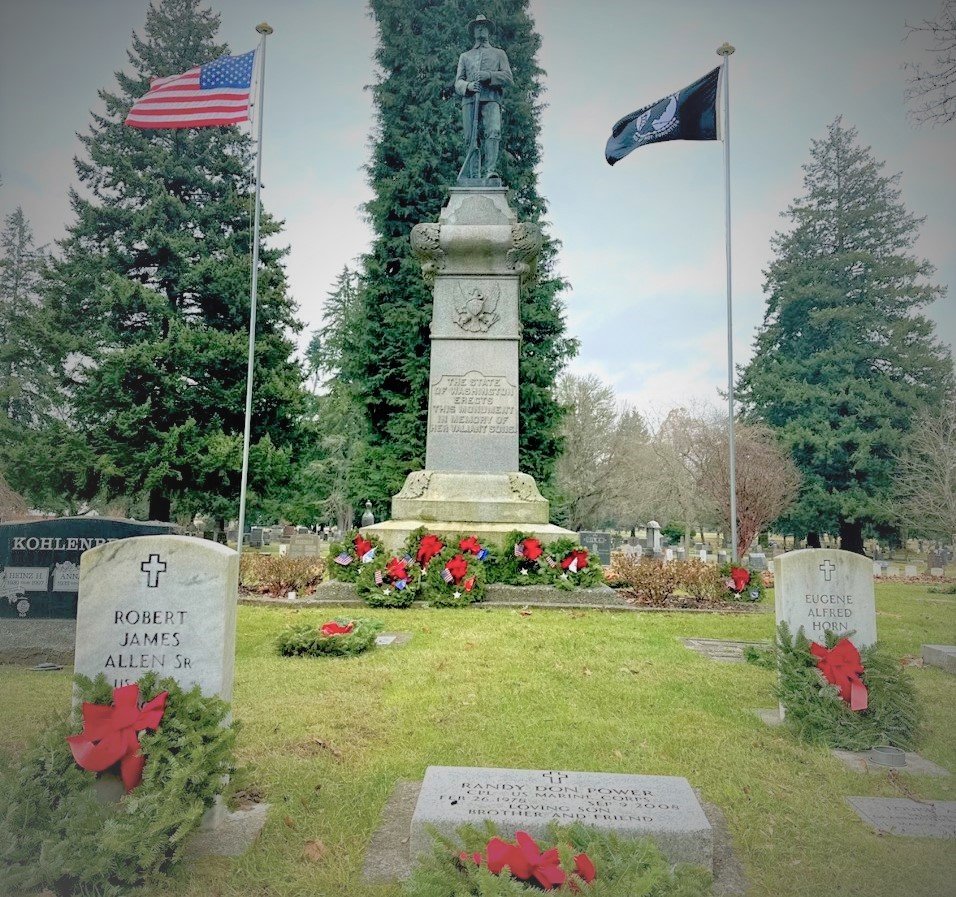 Spanish-American War monument with wreaths at the Masonic Memorial Park near the intersection of Cleveland & North Street.